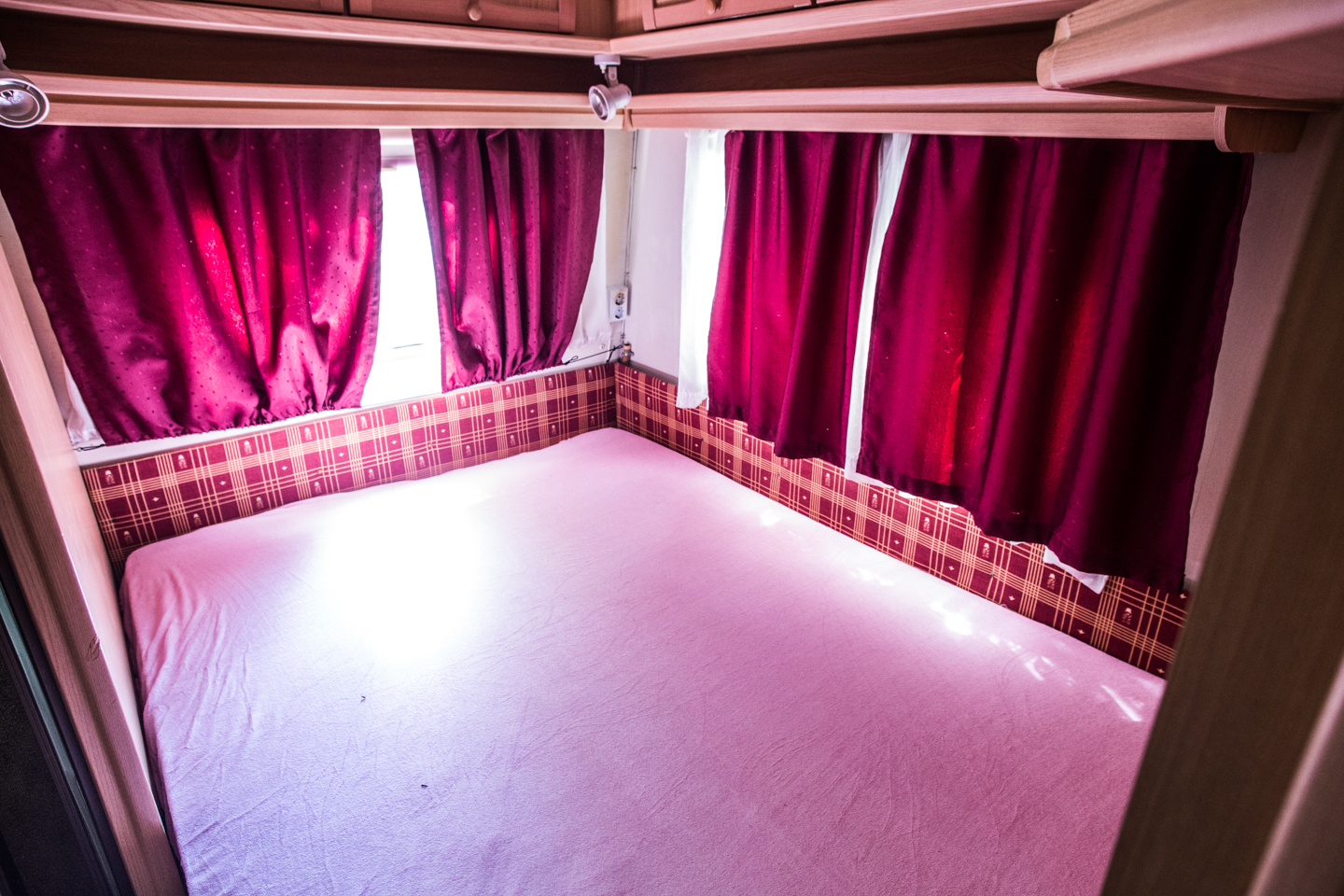 Deluxe Pre-settled Caravan for 2 persons