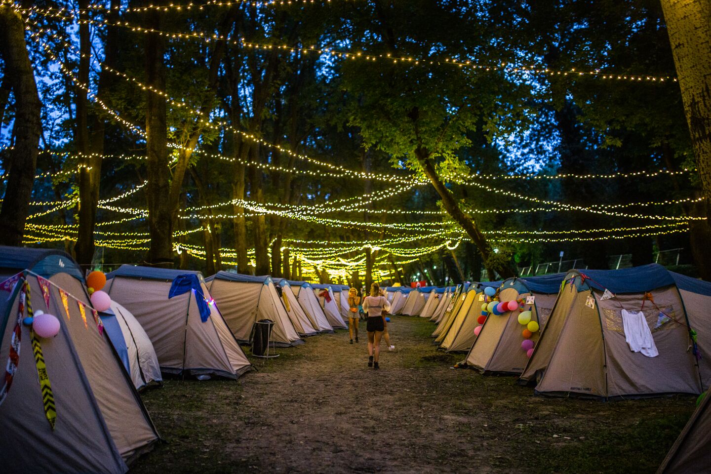Pre-pitched tent for 4 persons